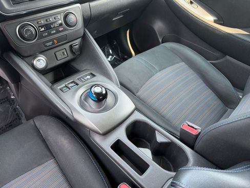 Used 2019 Nissan Leaf S w/ Protection Package FWD image 18