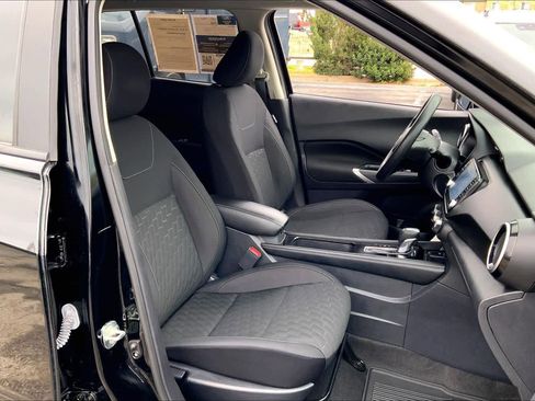 Used 2023 Nissan Kicks SV image 9