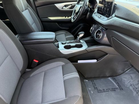 Used 2025 Chevrolet Blazer LT AWD/4WD image 31