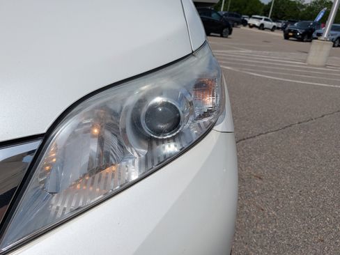 Used 2017 Toyota Sienna XLE AWD/4WD image 16