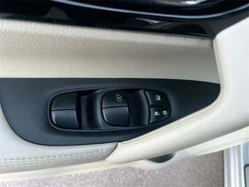 Used 2022 Nissan Rogue Sport SL image 18