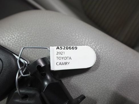 Used 2021 Toyota Camry SE image 31