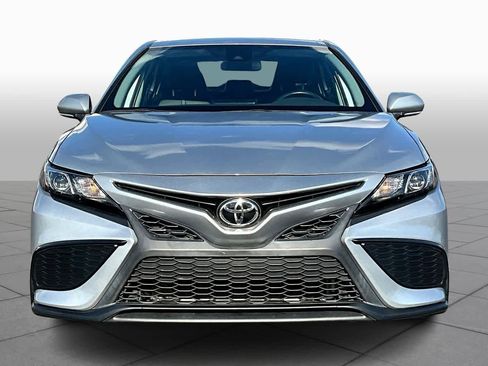 Used 2023 Toyota Camry SE image 3