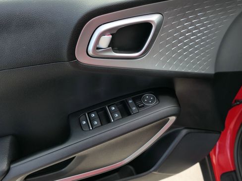 Used 2021 Kia Soul LX image 14