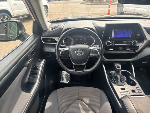 Used 2024 Toyota Highlander LE image 13