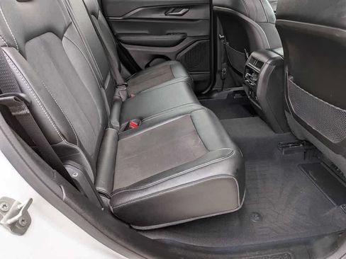 Certified 2023 Jeep Grand Cherokee Altitude AWD/4WD image 19