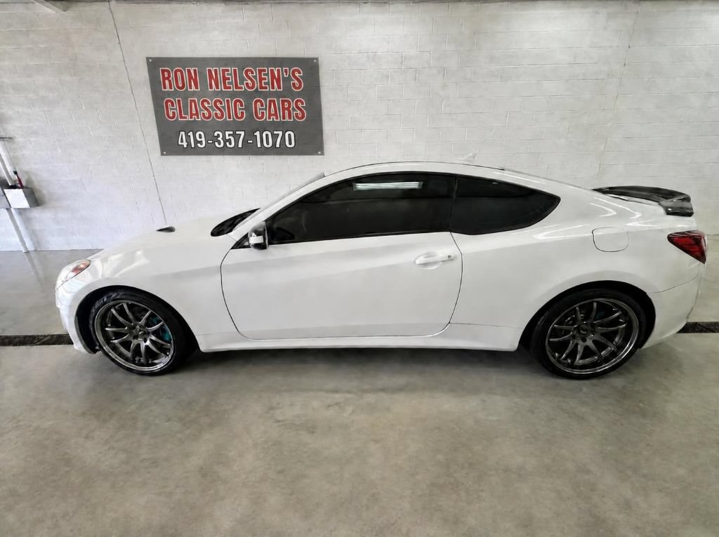 Used 2013 Hyundai Genesis 2.0T RWD image 2