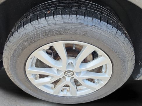 Used 2018 Nissan Rogue SV AWD/4WD image 20