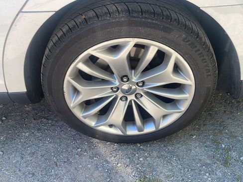 Used 2014 Ford Taurus Limited FWD image 19