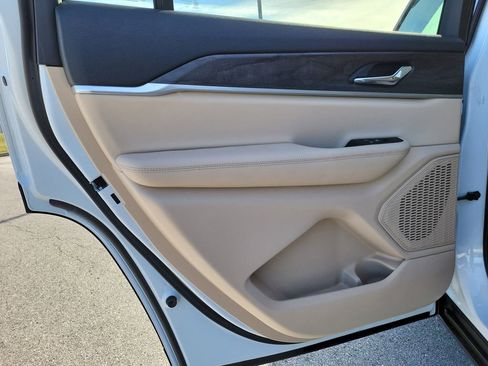 New 2025 Jeep Grand Cherokee L Limited w/ Black Appearance Package image 10