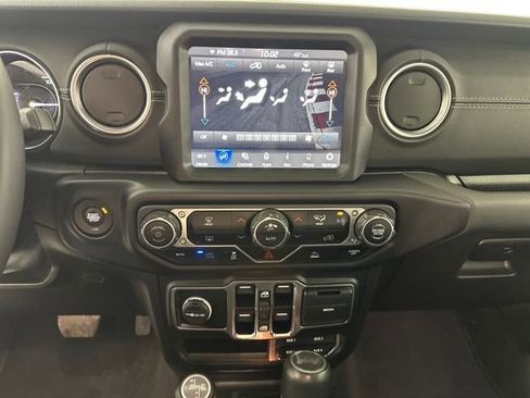 Used 2023 Jeep Wrangler Unlimited Sahara AWD/4WD image 21