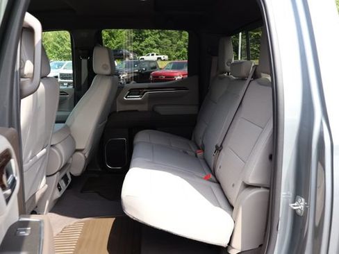 New 2026 GMC Sierra 1500 SLE w/ Preferred Package AWD/4WD image 19