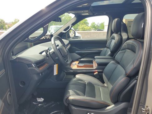 New 2026 Lincoln Navigator Black Label AWD/4WD image 12