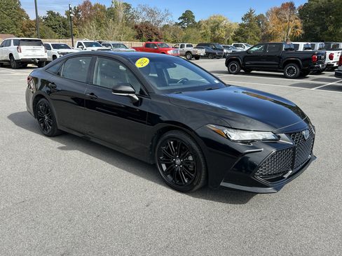 Used 2022 Toyota Avalon XSE image 3