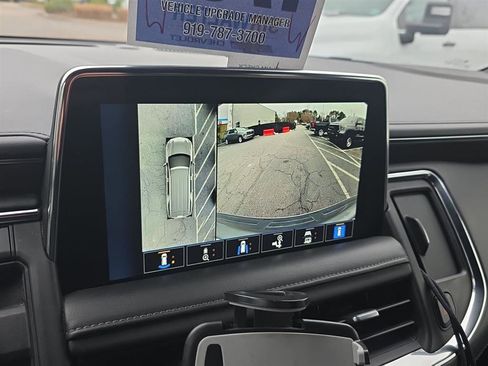 Used 2023 Chevrolet Suburban LT w/ Luxury Package image 14