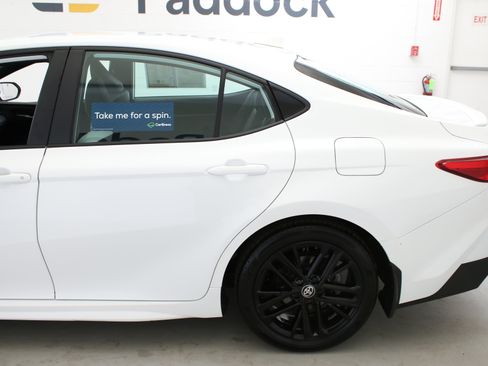 Used 2025 Toyota Camry SE w/ Convenience Package FWD image 3