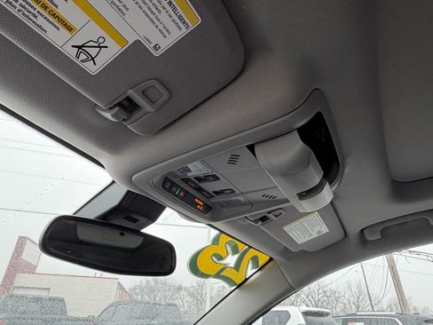 Used 2023 GMC Terrain SLE w/ Driver Convenience Package image 31