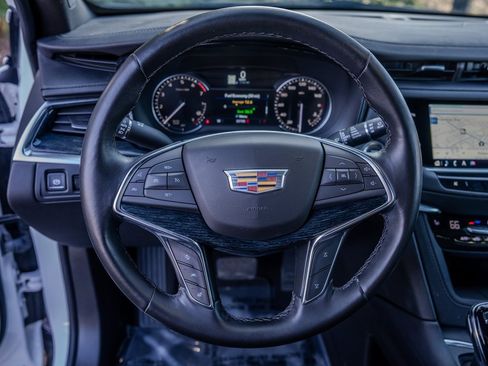 Used 2024 Cadillac XT5 Premium Luxury image 5