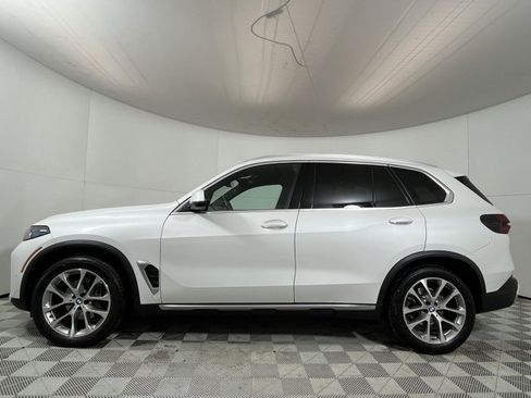 Used 2024 BMW X5 xDrive40i w/ Premium Package image 4