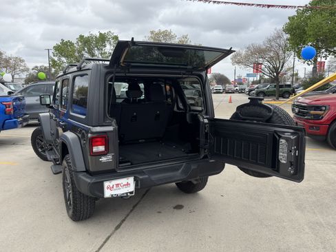 Used 2024 Jeep Wrangler Sport S image 7