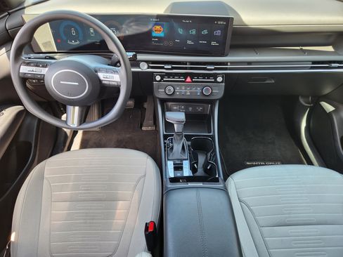 Certified 2025 Hyundai Santa Cruz SE AWD/4WD image 13