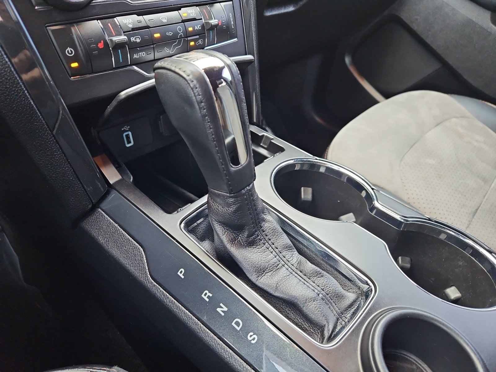 Used 2017 Ford Explorer XLT w/ Equipment Group 202A FWD image 28