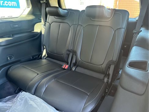 New 2025 Jeep Grand Cherokee L Limited w/ Black Appearance Package AWD/4WD image 47