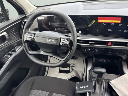 New 2026 Kia Sorento LX FWD image 9