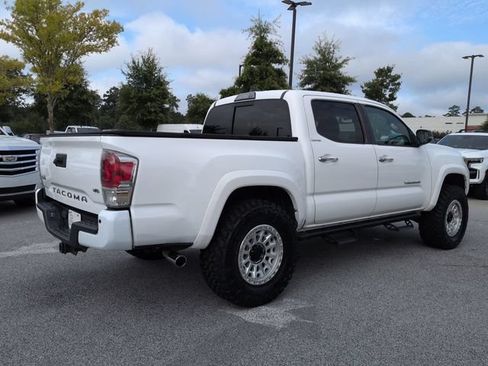 Used 2017 Toyota Tacoma Limited w/ Tow Package AWD/4WD image 4