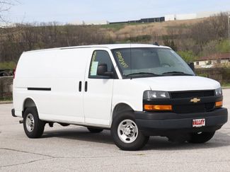 Used 2025 Chevrolet Express 2500 Extended w/ Driver Convenience Package RWD video 2