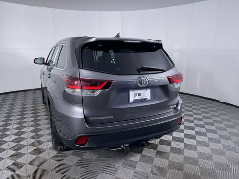 Used 2019 Toyota Highlander SE image 24