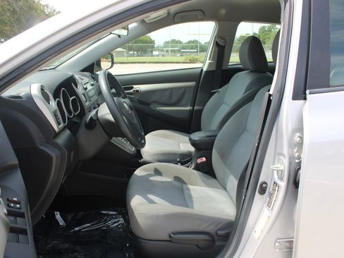 Used 2009 Toyota Matrix FWD image 8