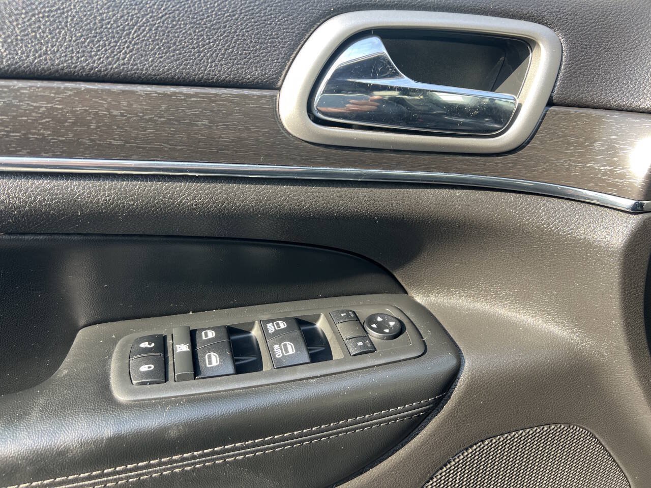 Used 2018 Jeep Grand Cherokee Limited AWD/4WD image 10