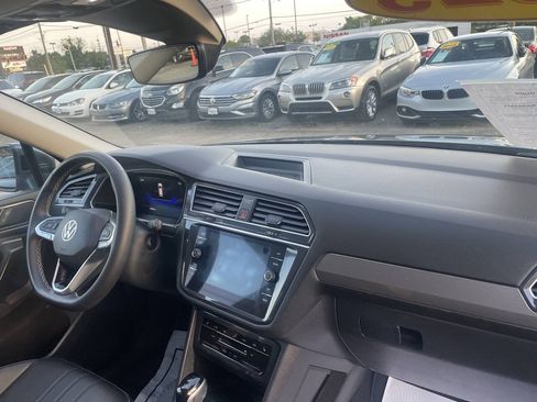 Used 2023 Volkswagen Tiguan SE FWD image 16