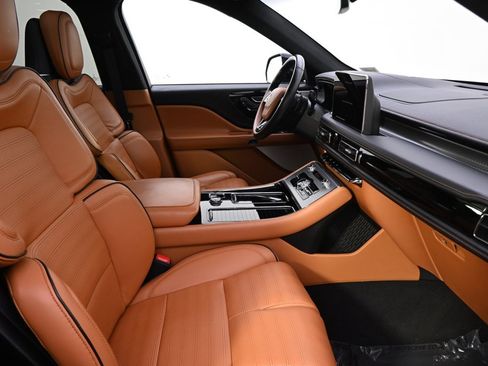 Used 2023 Lincoln Aviator Black Label w/ Jet Package image 16