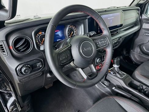 Used 2025 Jeep Wrangler Unlimited Rubicon image 9