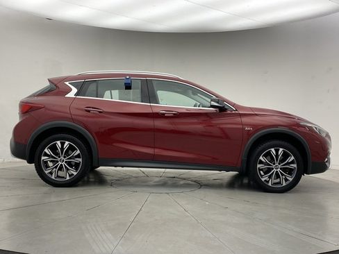 Used 2017 INFINITI QX30 Premium w/ Technology Package AWD/4WD image 6