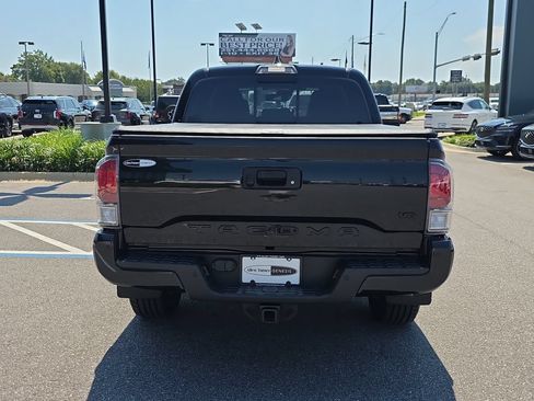 Used 2020 Toyota Tacoma TRD Sport w/ TRD Premium Sport Package AWD/4WD image 7