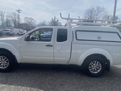 Used 2017 Nissan Frontier SV image 11