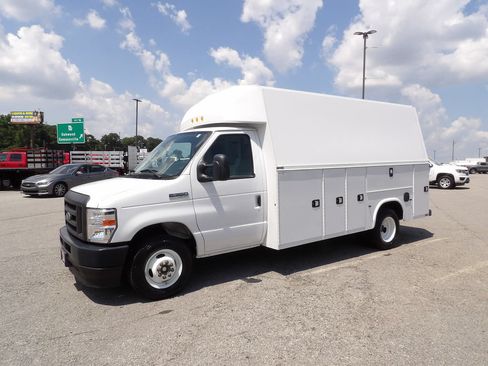 Used 2024 Ford E-350 and Econoline 350 Super Duty w/ Driver's Safety Package RWD image 3