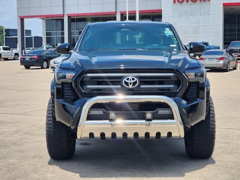 Certified 2025 Toyota Tacoma SR5 AWD/4WD image 2