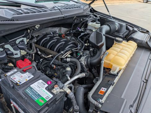 Used 2018 Ford F150 Lariat w/ Equipment Group 502A Luxury AWD/4WD image 44
