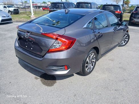 Used 2018 Honda Civic EX image 5