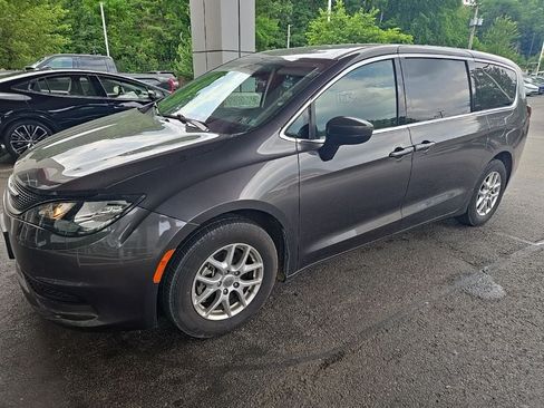 Used 2023 Chrysler Voyager LX FWD image 1