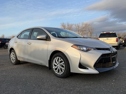 Used 2017 Toyota Corolla L image 11