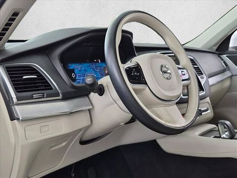 Used 2023 Volvo XC90 B5 Core AWD/4WD image 9