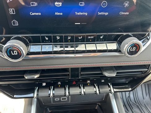 Used 2025 Chevrolet Colorado Z71 w/ LPO, Skid Plate Package AWD/4WD image 28