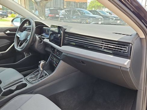 Used 2025 Volkswagen Jetta SE FWD image 32
