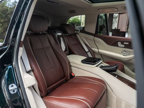 Used 2023 Mercedes-Benz Maybach GLS 600 4MATIC image 19