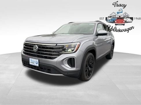 New 2026 Volkswagen Atlas SE image 3